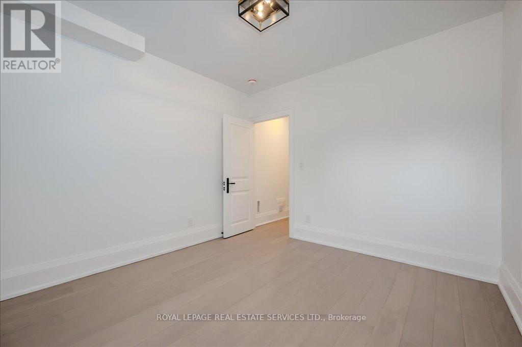 












78 SOUTH KINGSWAY

,
Toronto,




Ontario
M6S3T3

