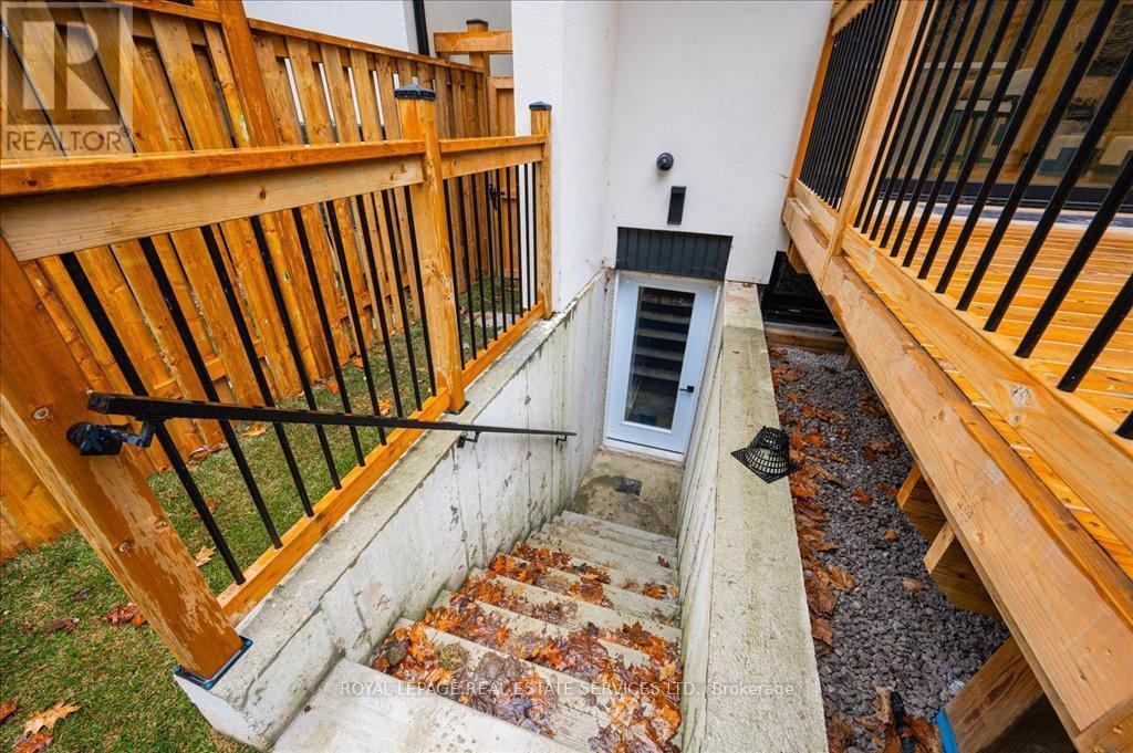 












78 SOUTH KINGSWAY

,
Toronto,




Ontario
M6S3T3


