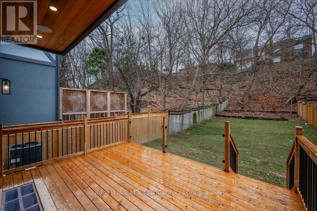 












78 SOUTH KINGSWAY

,
Toronto,




Ontario
M6S3T3

