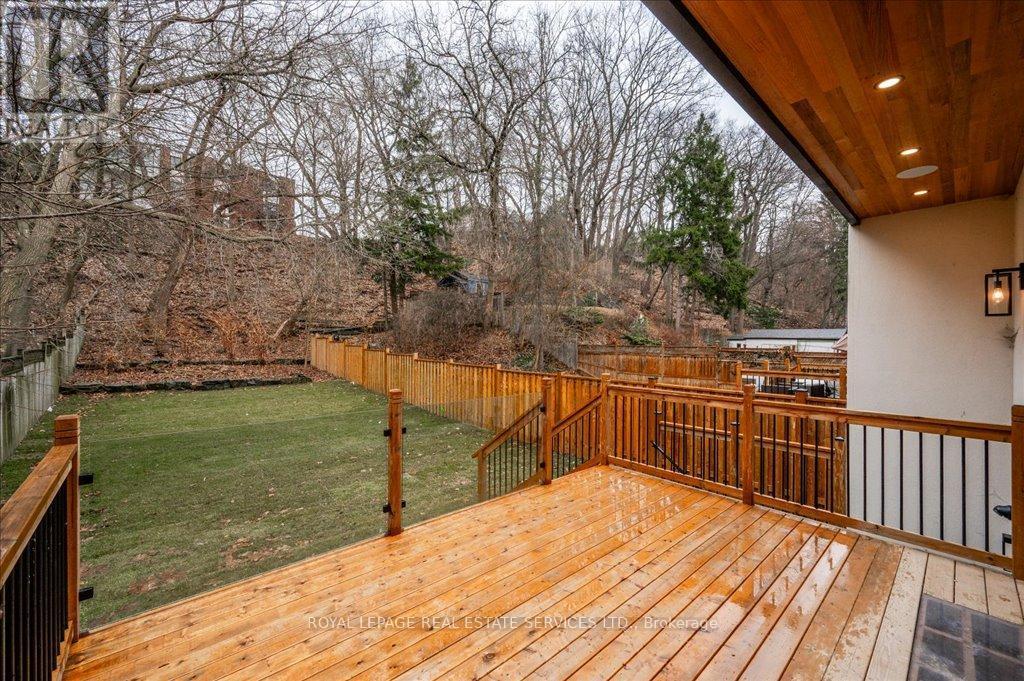 












78 SOUTH KINGSWAY

,
Toronto,




Ontario
M6S3T3

