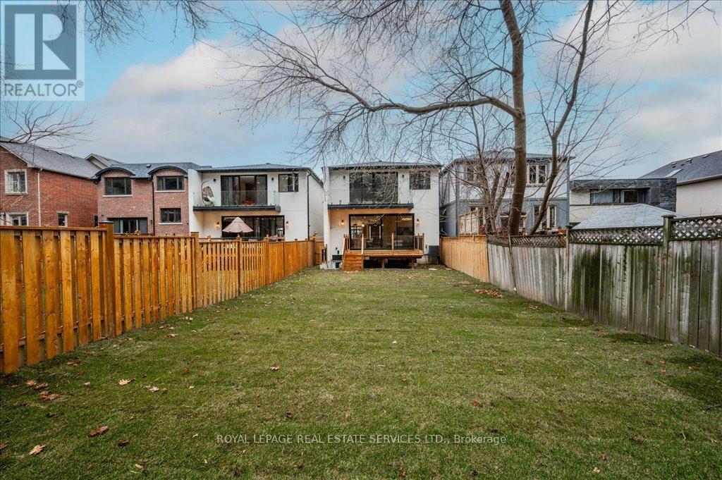 












78 SOUTH KINGSWAY

,
Toronto,




Ontario
M6S3T3

