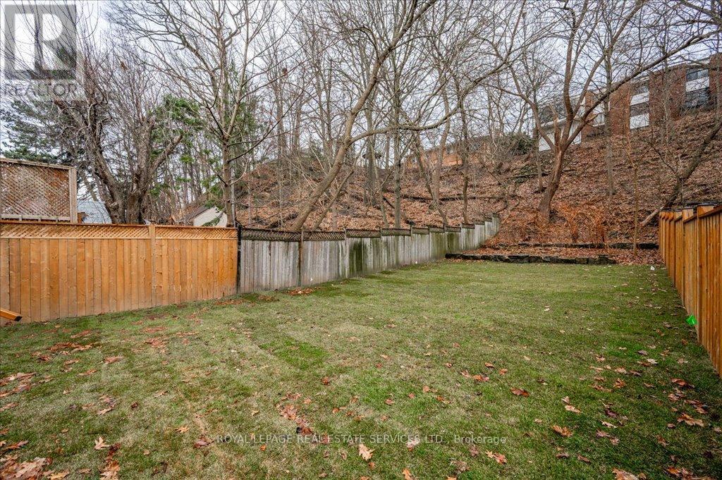 












78 SOUTH KINGSWAY

,
Toronto,




Ontario
M6S3T3


