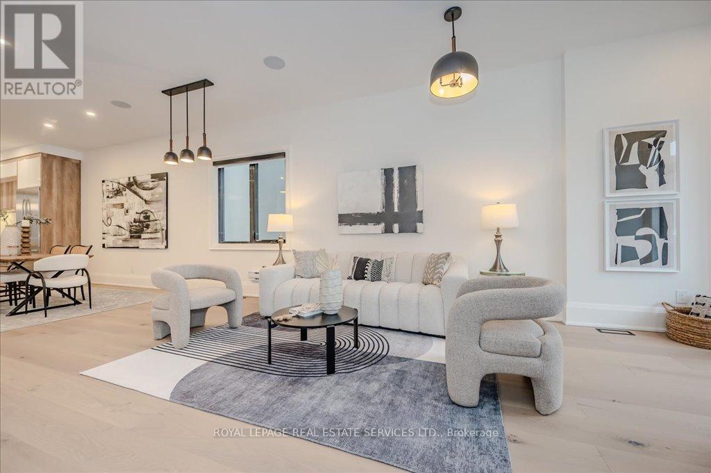 












78 SOUTH KINGSWAY

,
Toronto,




Ontario
M6S3T3

