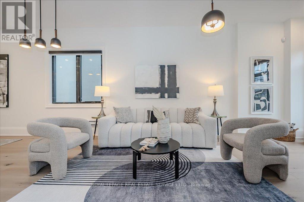












78 SOUTH KINGSWAY

,
Toronto,




Ontario
M6S3T3

