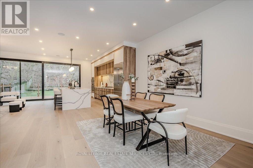 












78 SOUTH KINGSWAY

,
Toronto,




Ontario
M6S3T3

