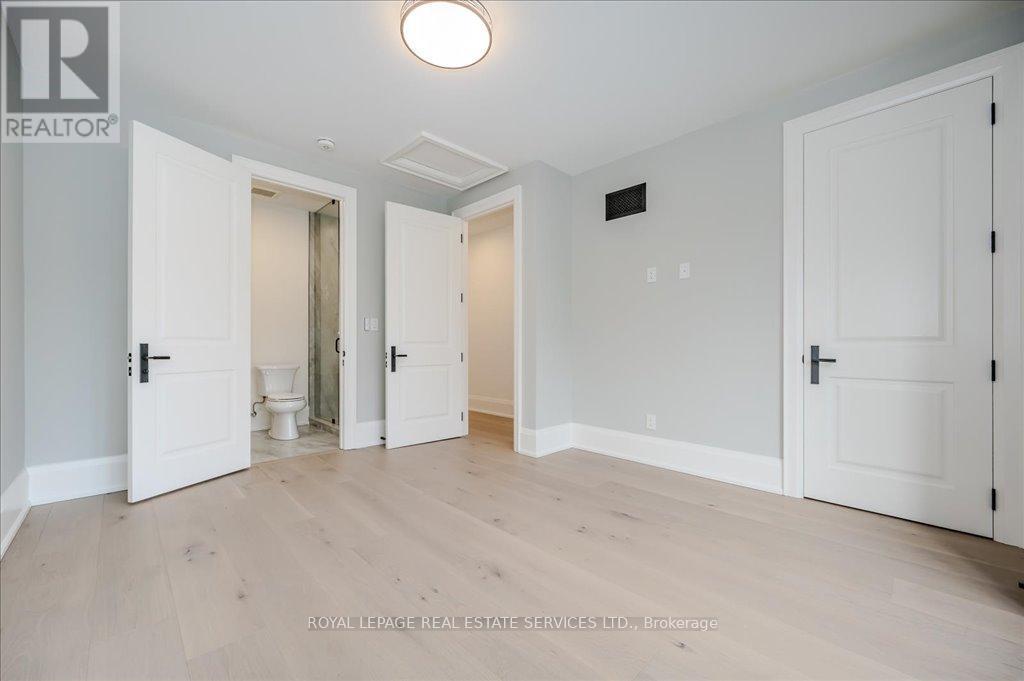 












78 SOUTH KINGSWAY

,
Toronto,




Ontario
M6S3T3

