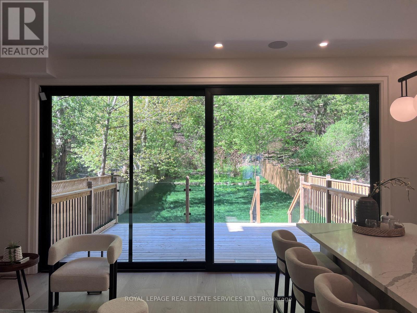 












78 SOUTH KINGSWAY

,
Toronto,




Ontario
M6S3T3


