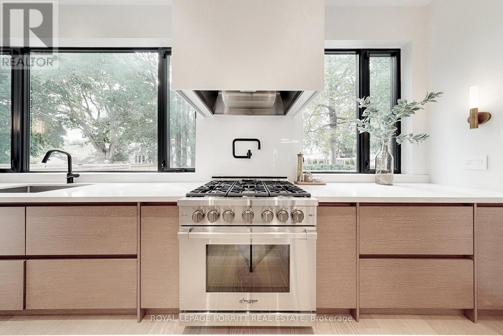 












22 DELMA DRIVE

,
Toronto,




Ontario
M8W4N4

