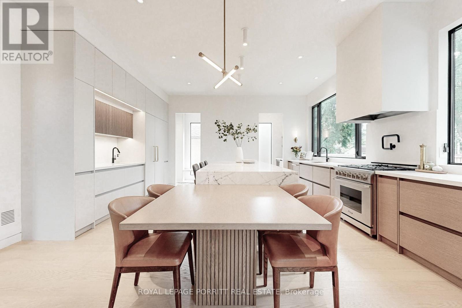 












22 DELMA DRIVE

,
Toronto,




Ontario
M8W4N4

