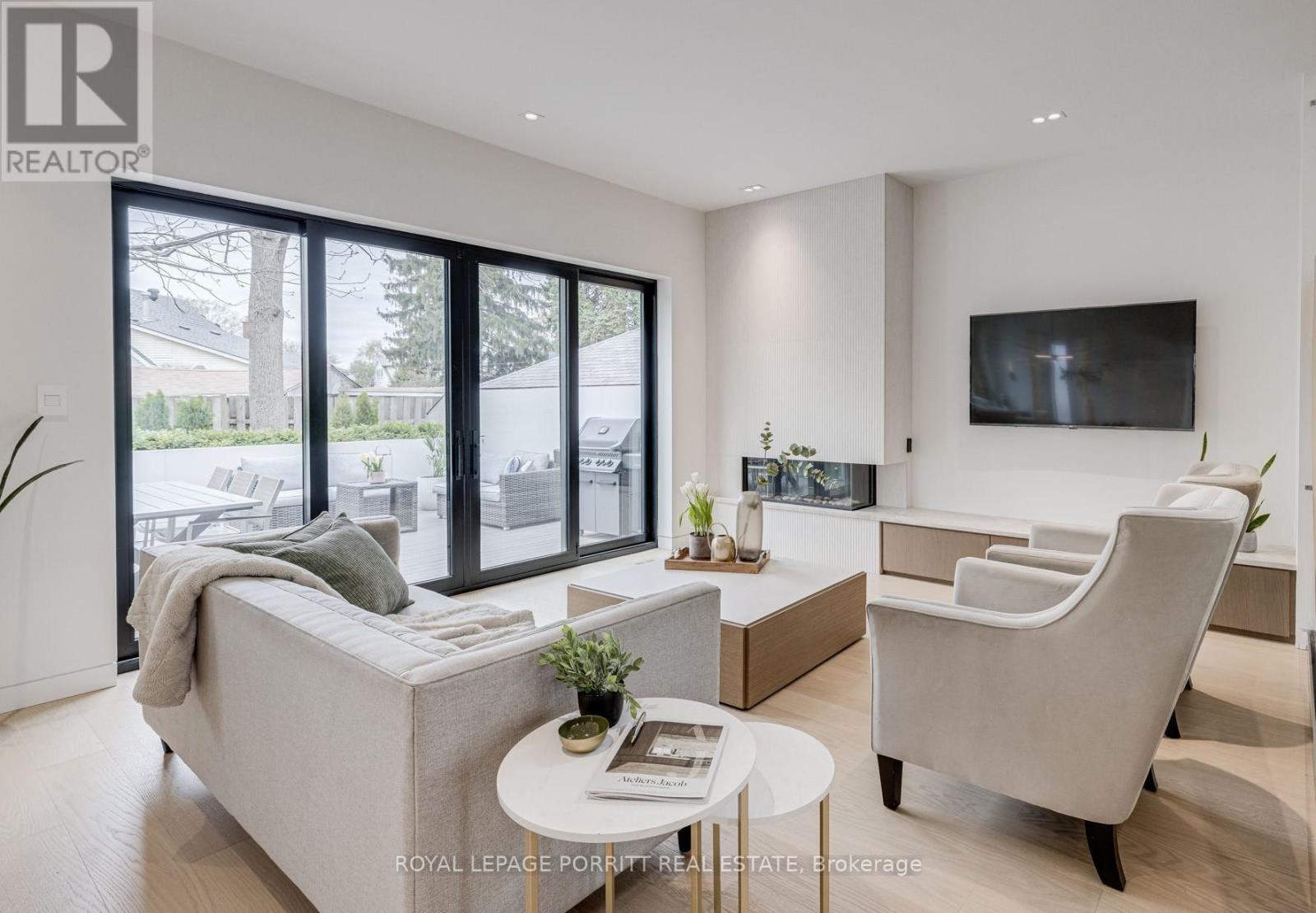 












22 DELMA DRIVE

,
Toronto,




Ontario
M8W4N4

