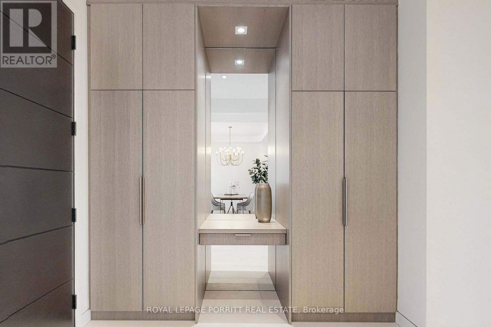 












22 DELMA DRIVE

,
Toronto,




Ontario
M8W4N4

