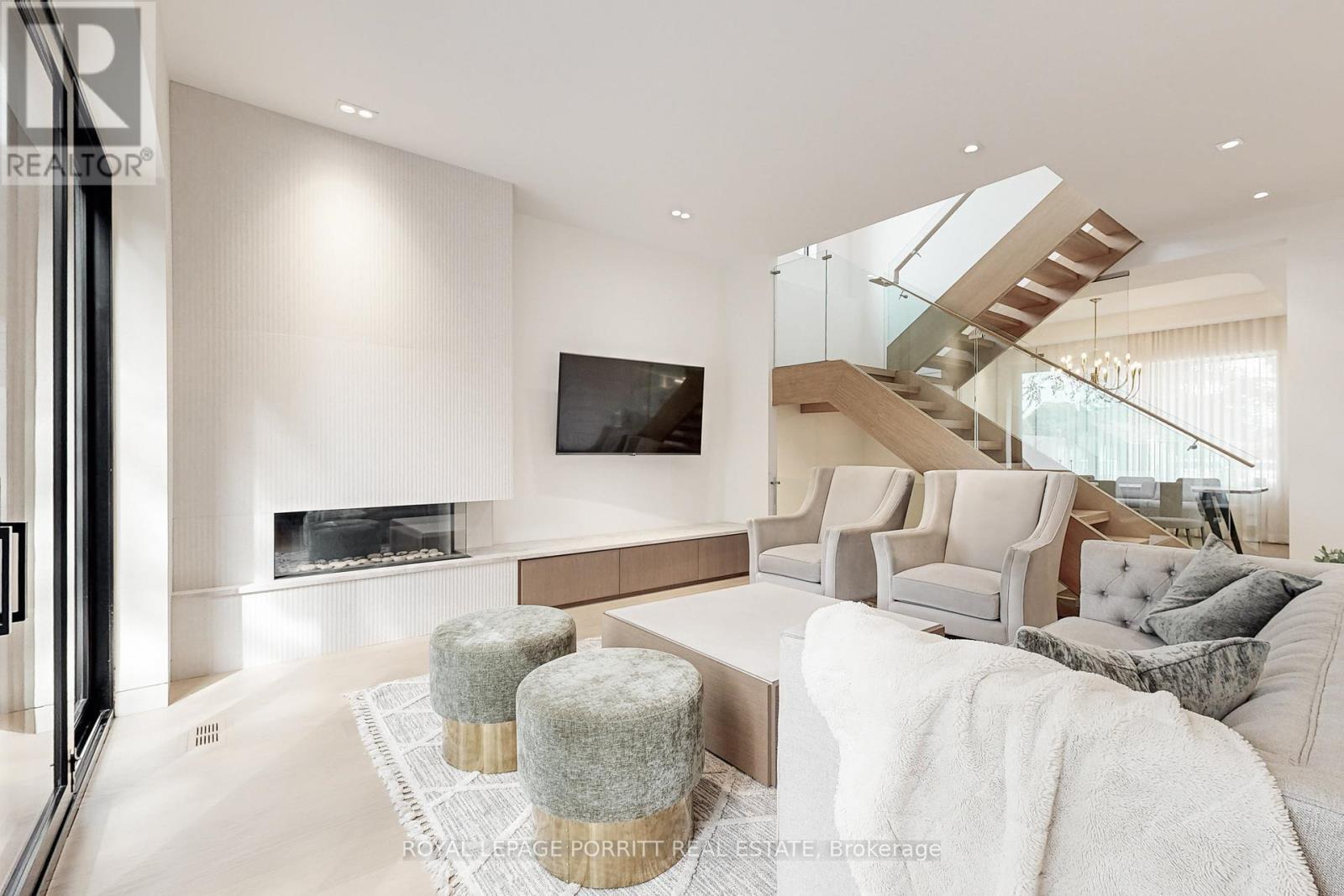 












22 DELMA DRIVE

,
Toronto,




Ontario
M8W4N4

