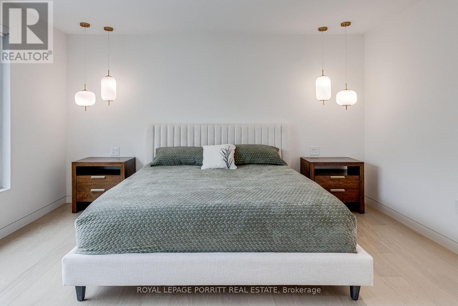 












22 DELMA DRIVE

,
Toronto,




Ontario
M8W4N4

