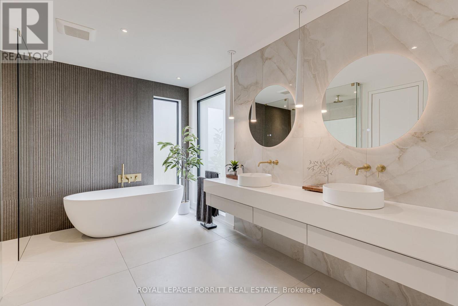 












22 DELMA DRIVE

,
Toronto,




Ontario
M8W4N4

