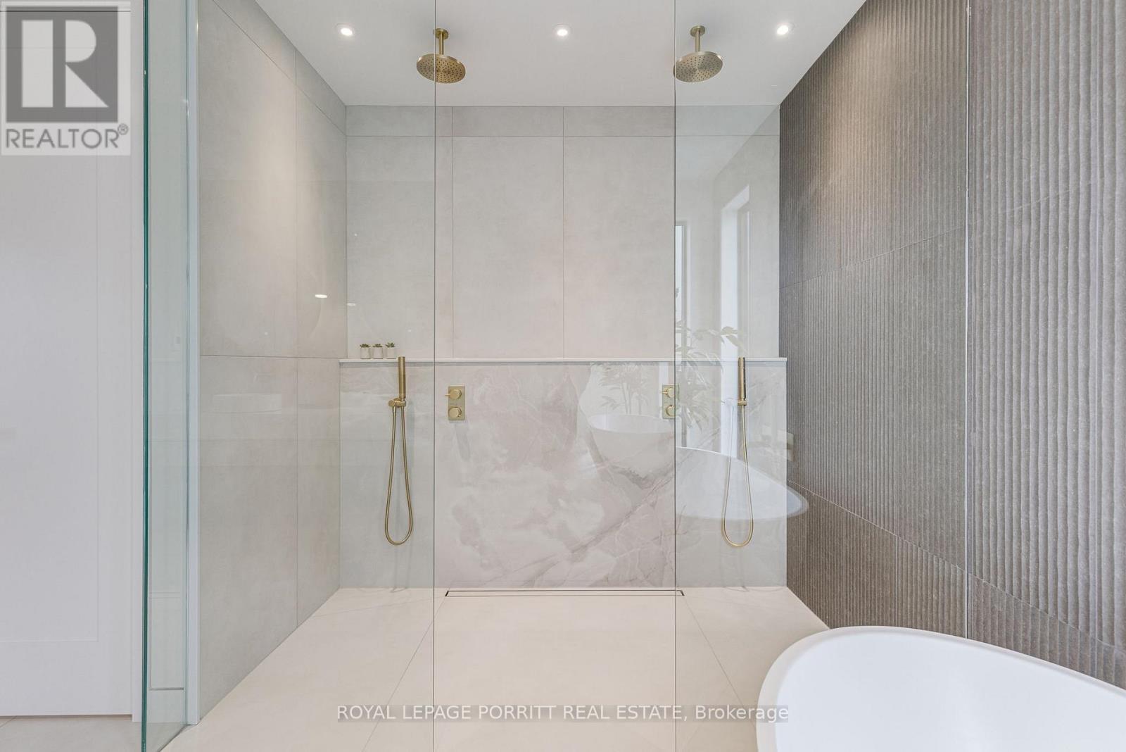 












22 DELMA DRIVE

,
Toronto,




Ontario
M8W4N4

