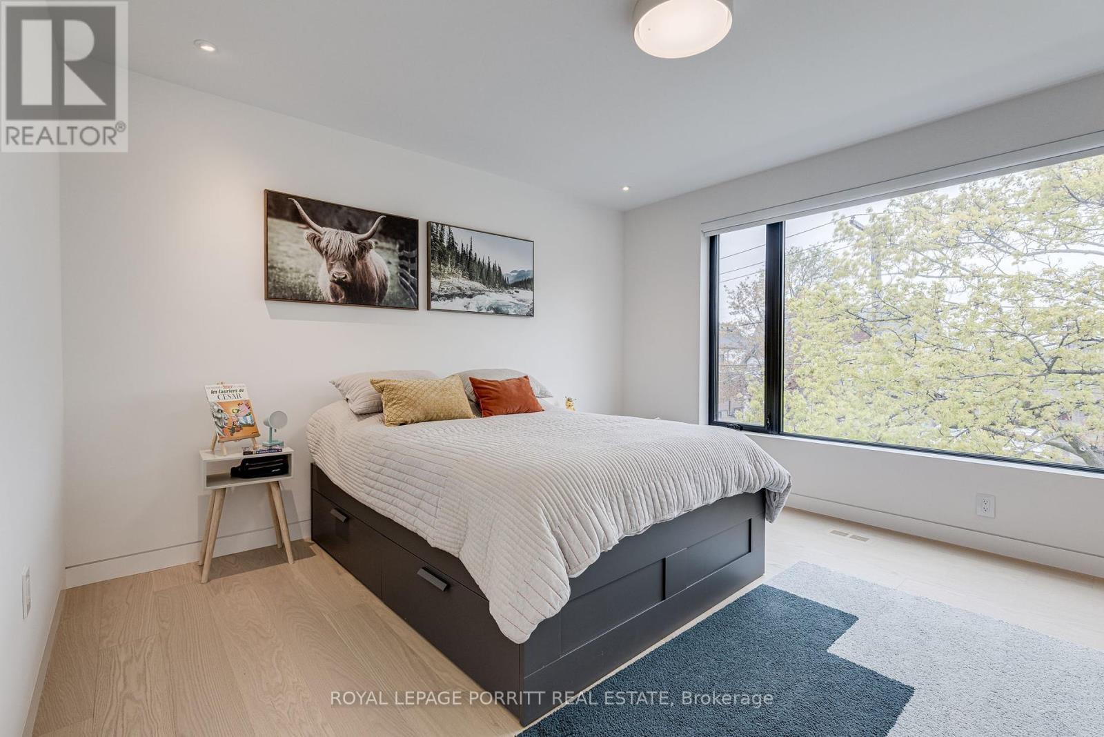 












22 DELMA DRIVE

,
Toronto,




Ontario
M8W4N4

