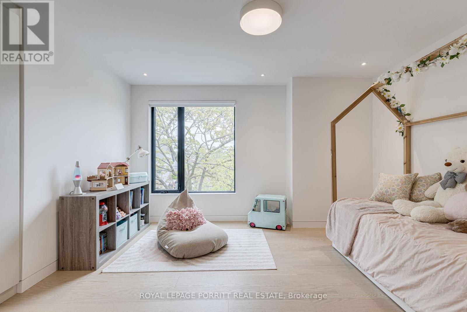 












22 DELMA DRIVE

,
Toronto,




Ontario
M8W4N4

