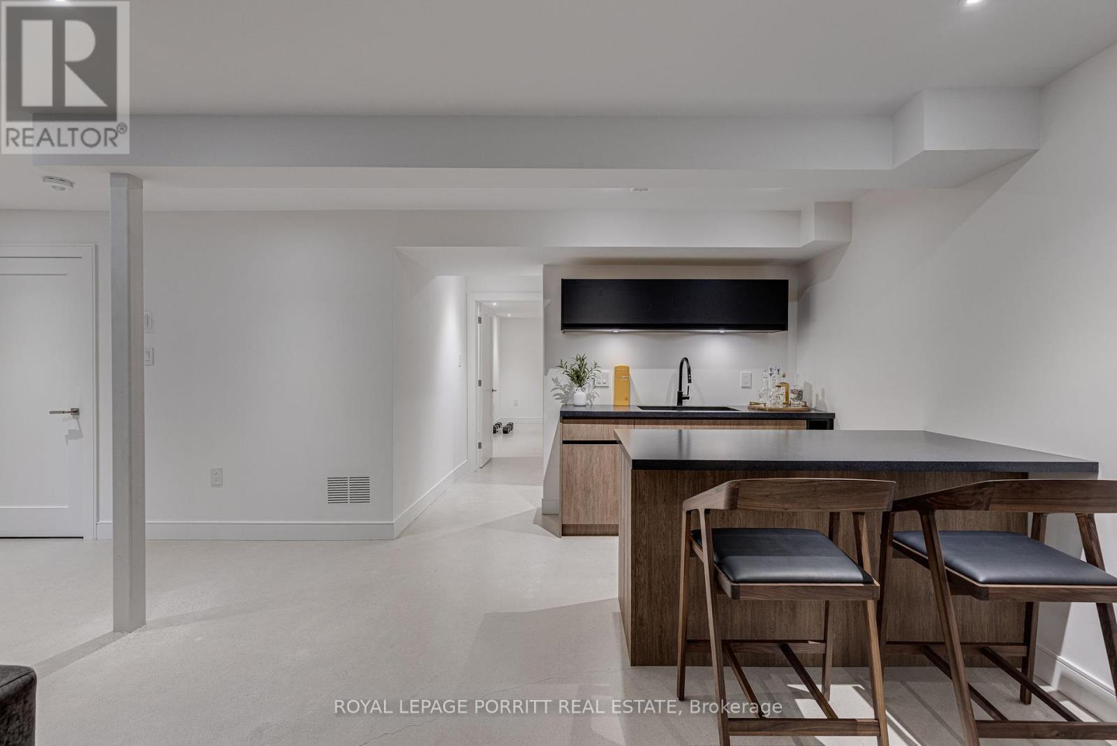 












22 DELMA DRIVE

,
Toronto,




Ontario
M8W4N4

