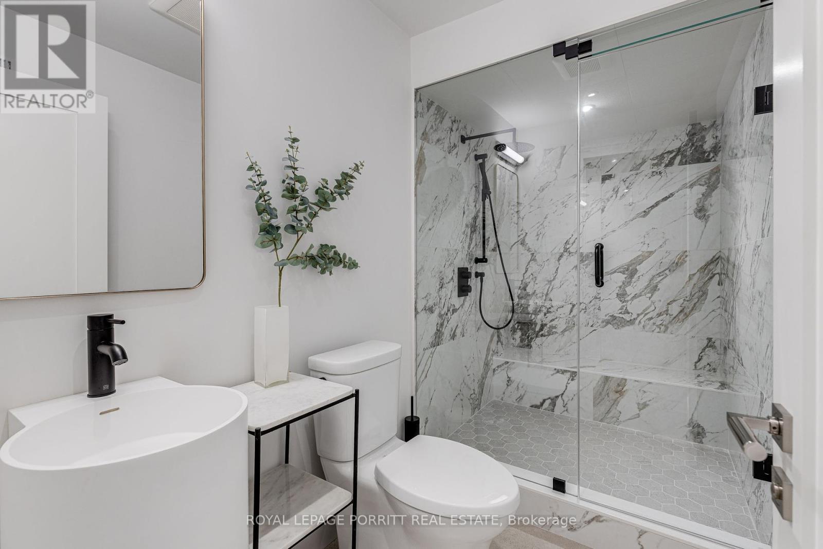 












22 DELMA DRIVE

,
Toronto,




Ontario
M8W4N4

