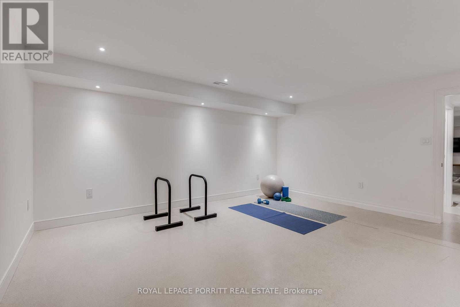












22 DELMA DRIVE

,
Toronto,




Ontario
M8W4N4

