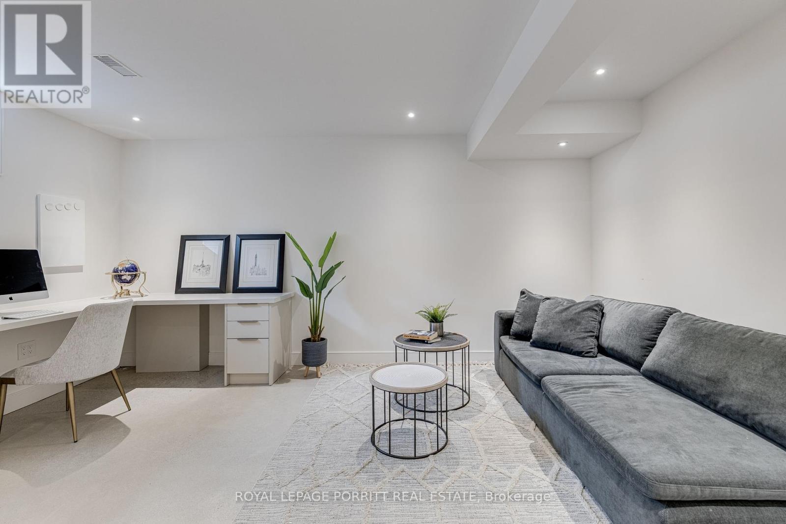 












22 DELMA DRIVE

,
Toronto,




Ontario
M8W4N4

