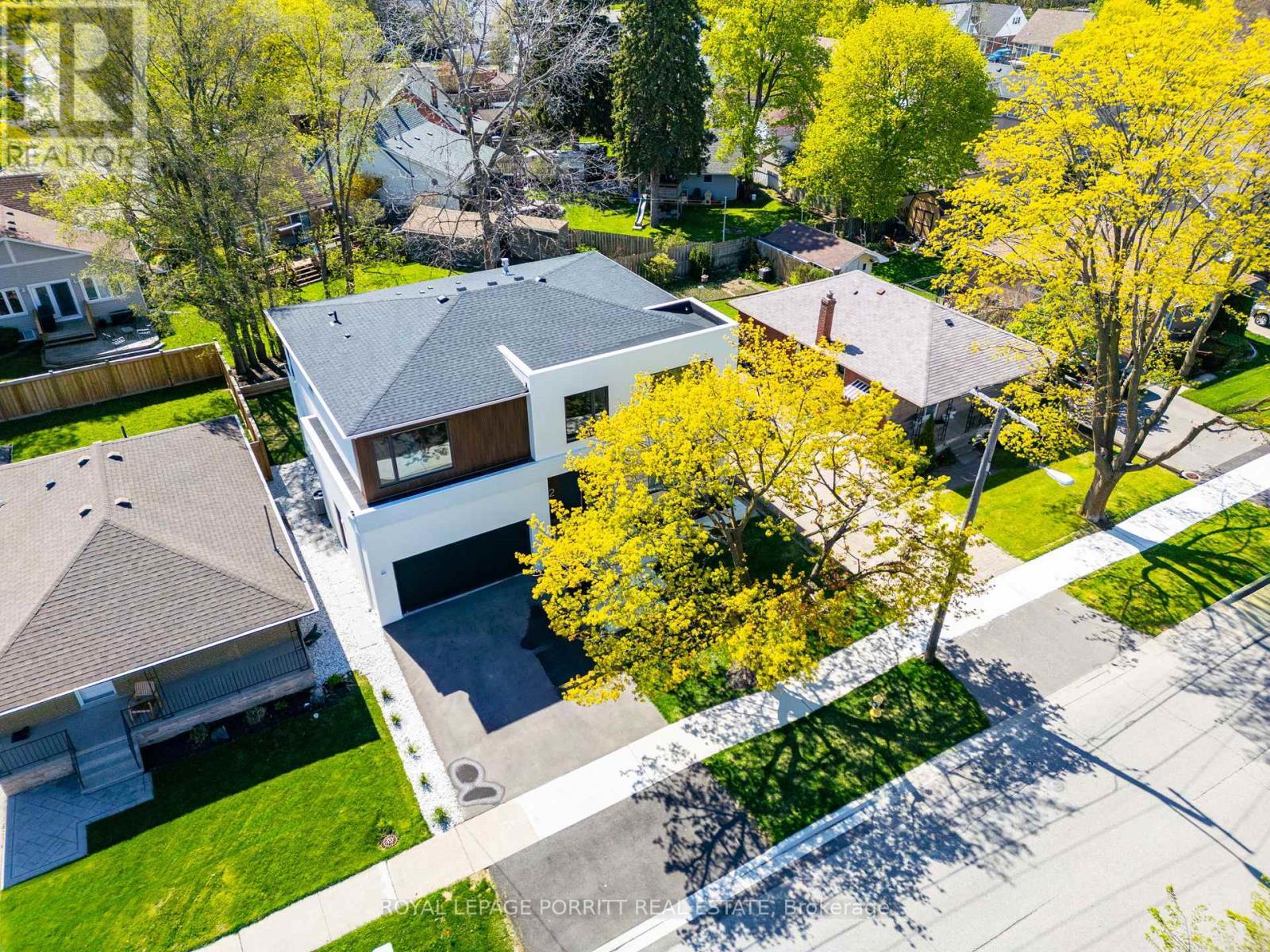












22 DELMA DRIVE

,
Toronto,




Ontario
M8W4N4


