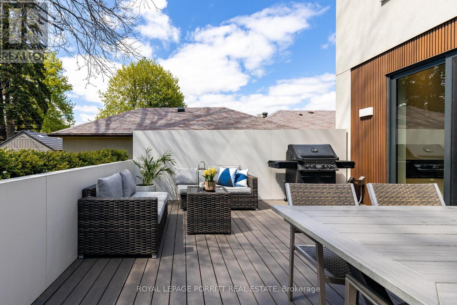 












22 DELMA DRIVE

,
Toronto,




Ontario
M8W4N4

