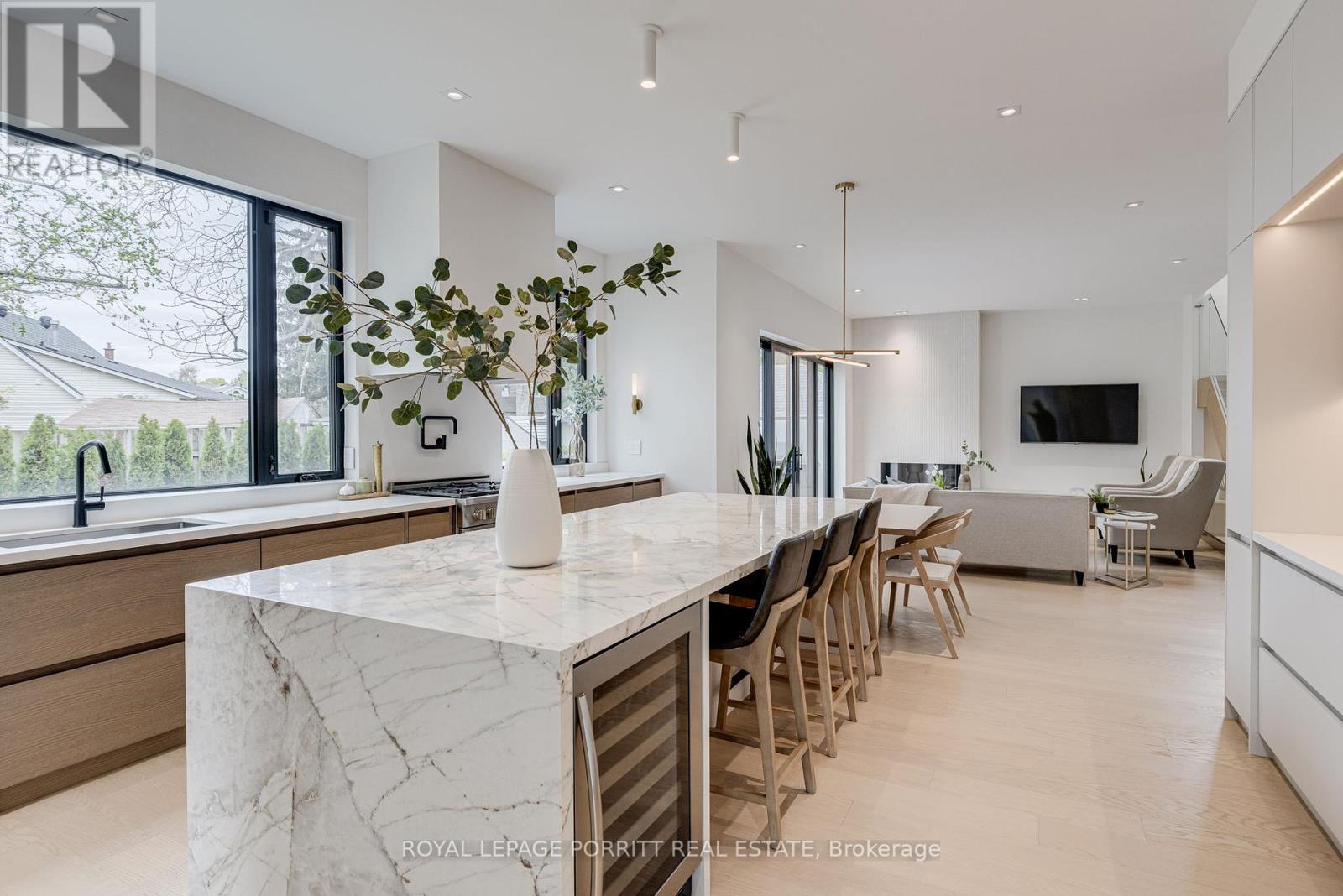 












22 DELMA DRIVE

,
Toronto,




Ontario
M8W4N4

