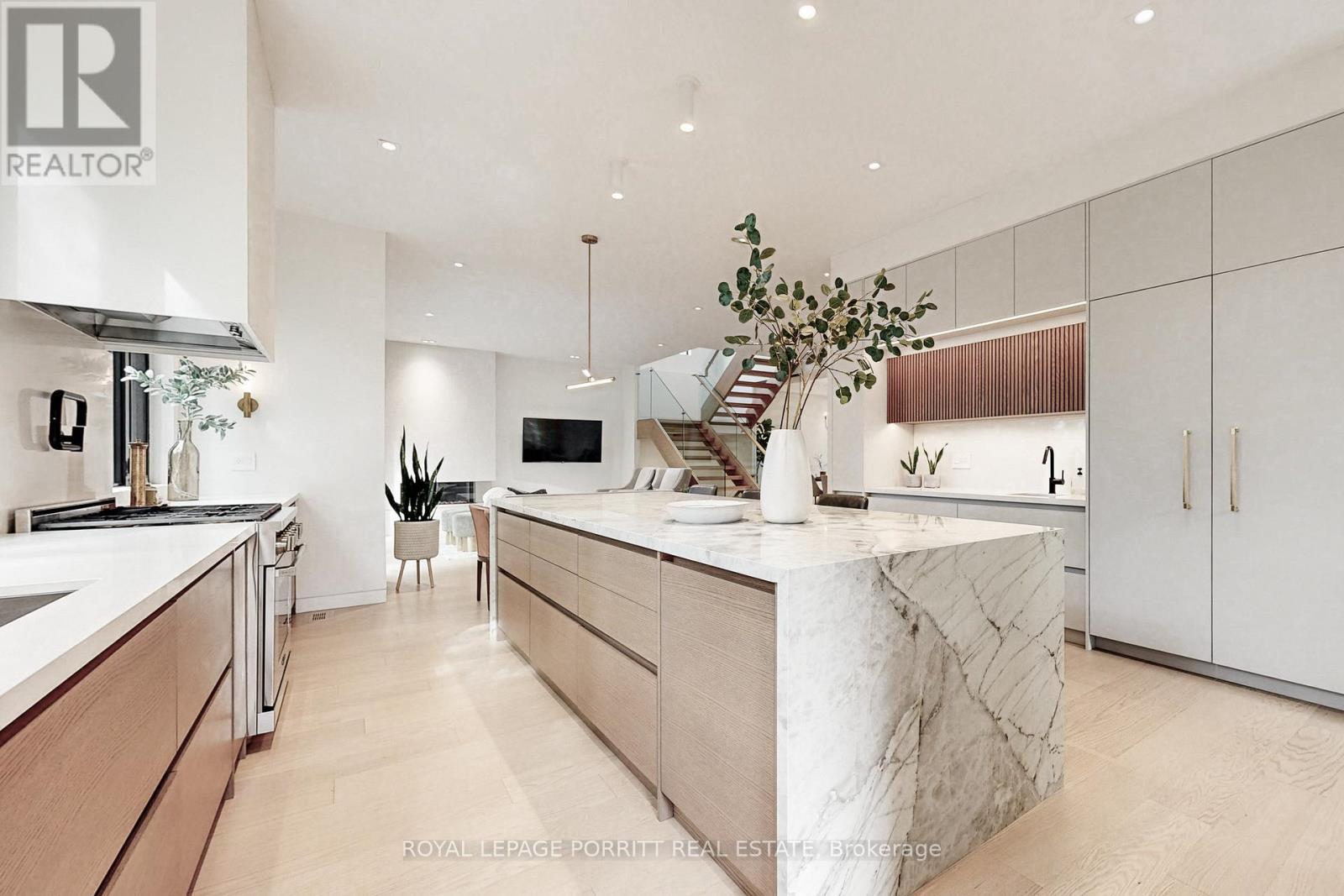 












22 DELMA DRIVE

,
Toronto,




Ontario
M8W4N4

