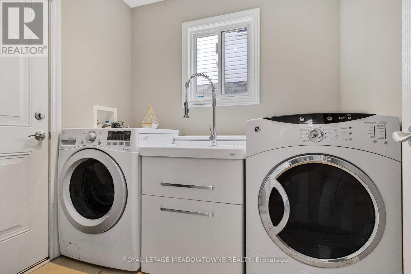 












1162 SMITHER ROAD

,
London North,




Ontario
N6G5R8

