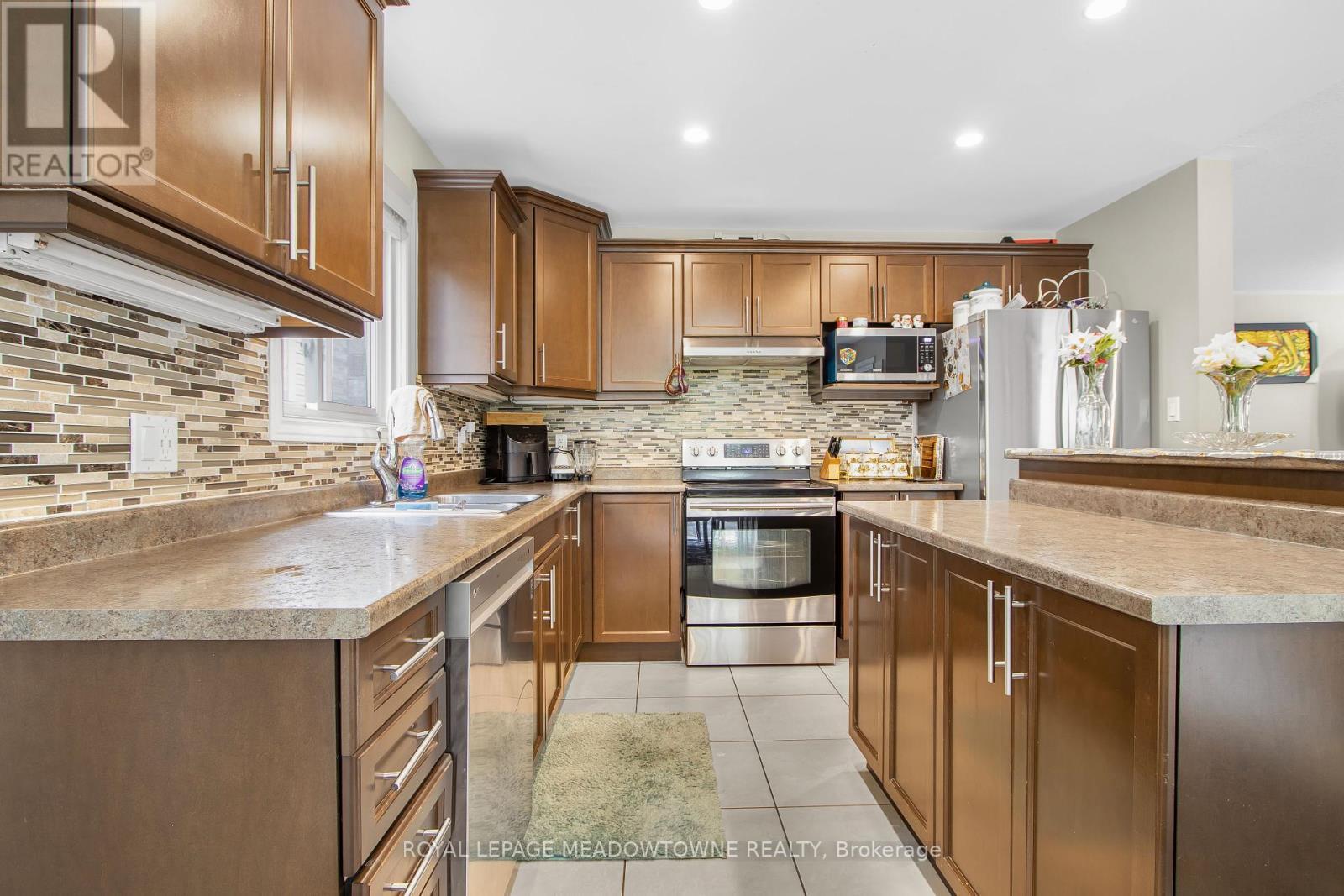 












1162 SMITHER ROAD

,
London North,




Ontario
N6G5R8

