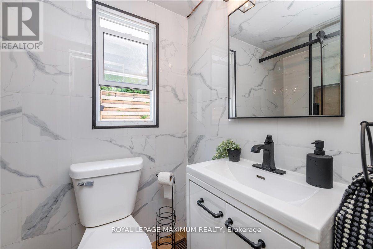 












749 RIVER ROAD E

,
Wasaga Beach,




Ontario
L9Z2M4

