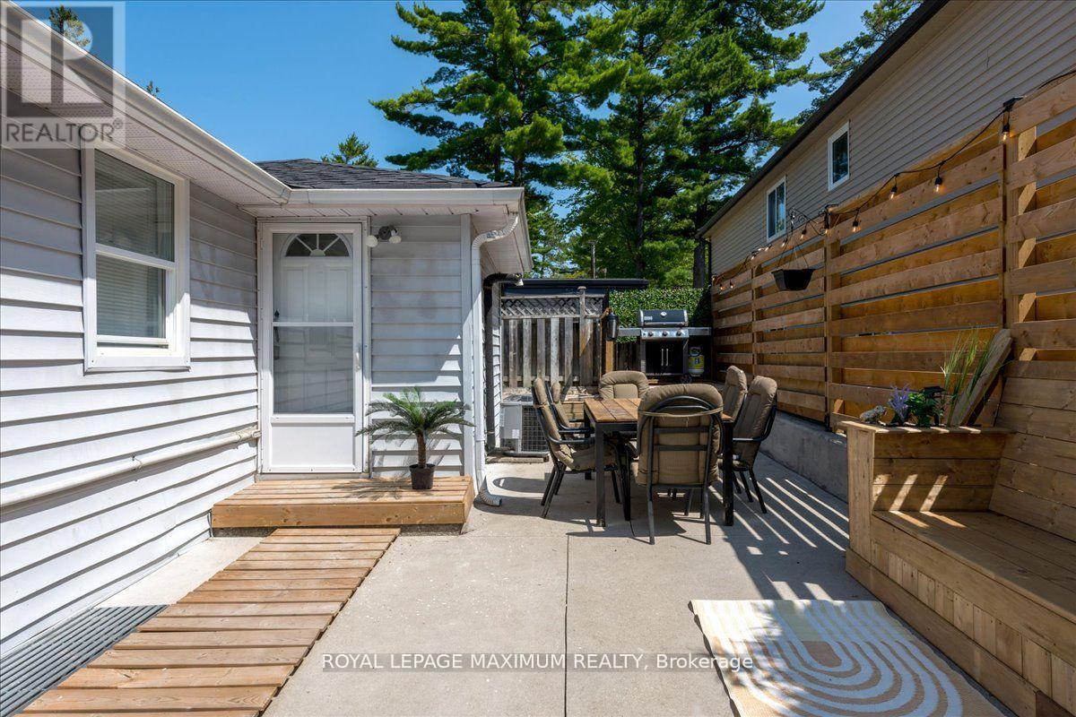 












749 RIVER ROAD E

,
Wasaga Beach,




Ontario
L9Z2M4

