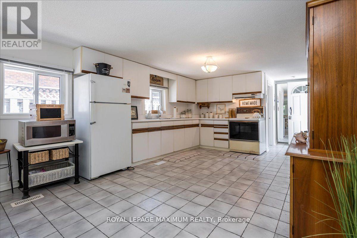 












749 RIVER ROAD E

,
Wasaga Beach,




Ontario
L9Z2M4

