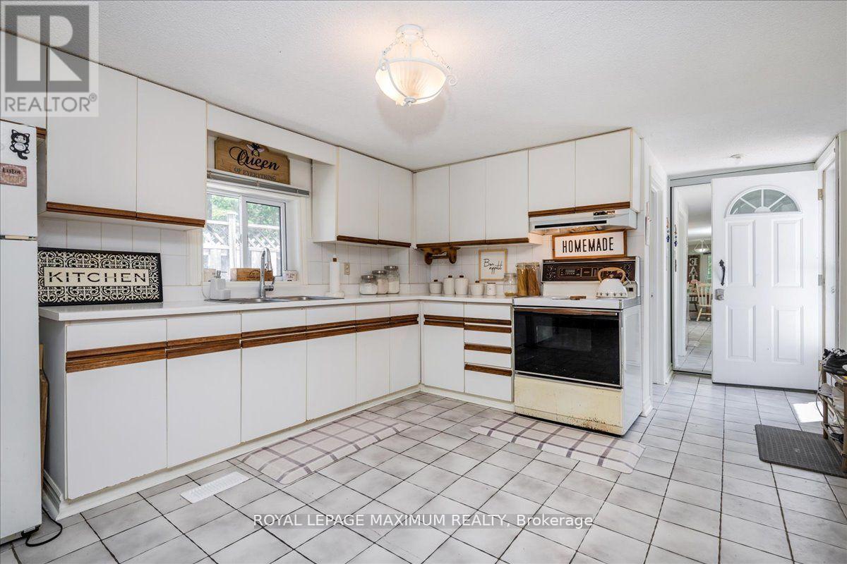 












749 RIVER ROAD E

,
Wasaga Beach,




Ontario
L9Z2M4

