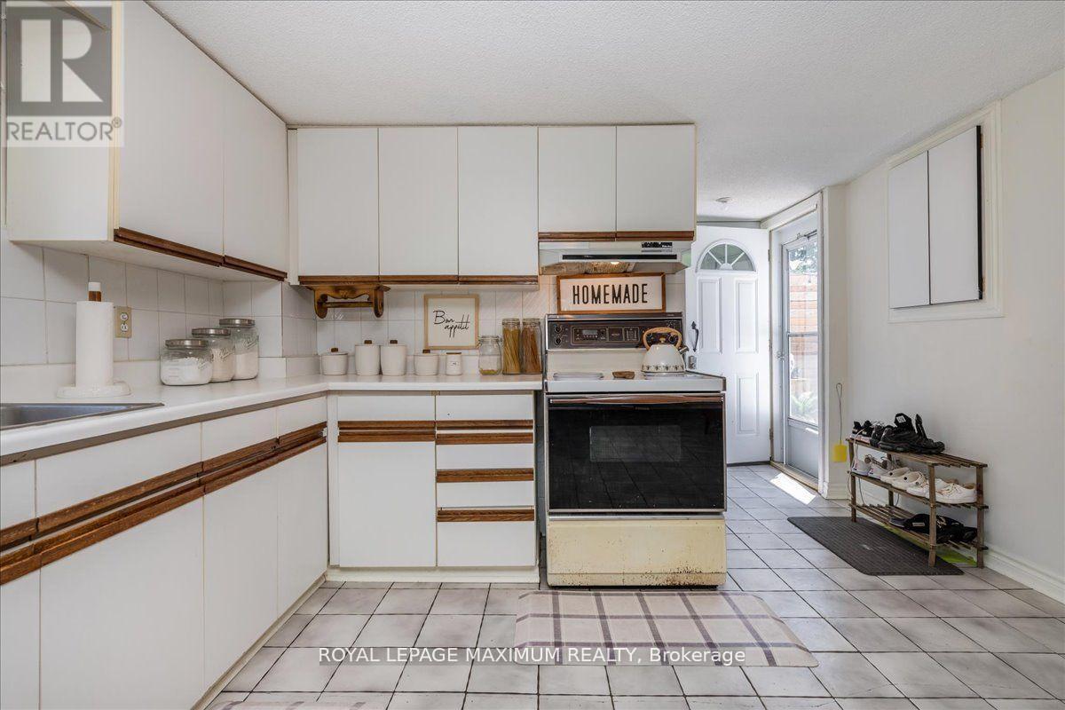 












749 RIVER ROAD E

,
Wasaga Beach,




Ontario
L9Z2M4

