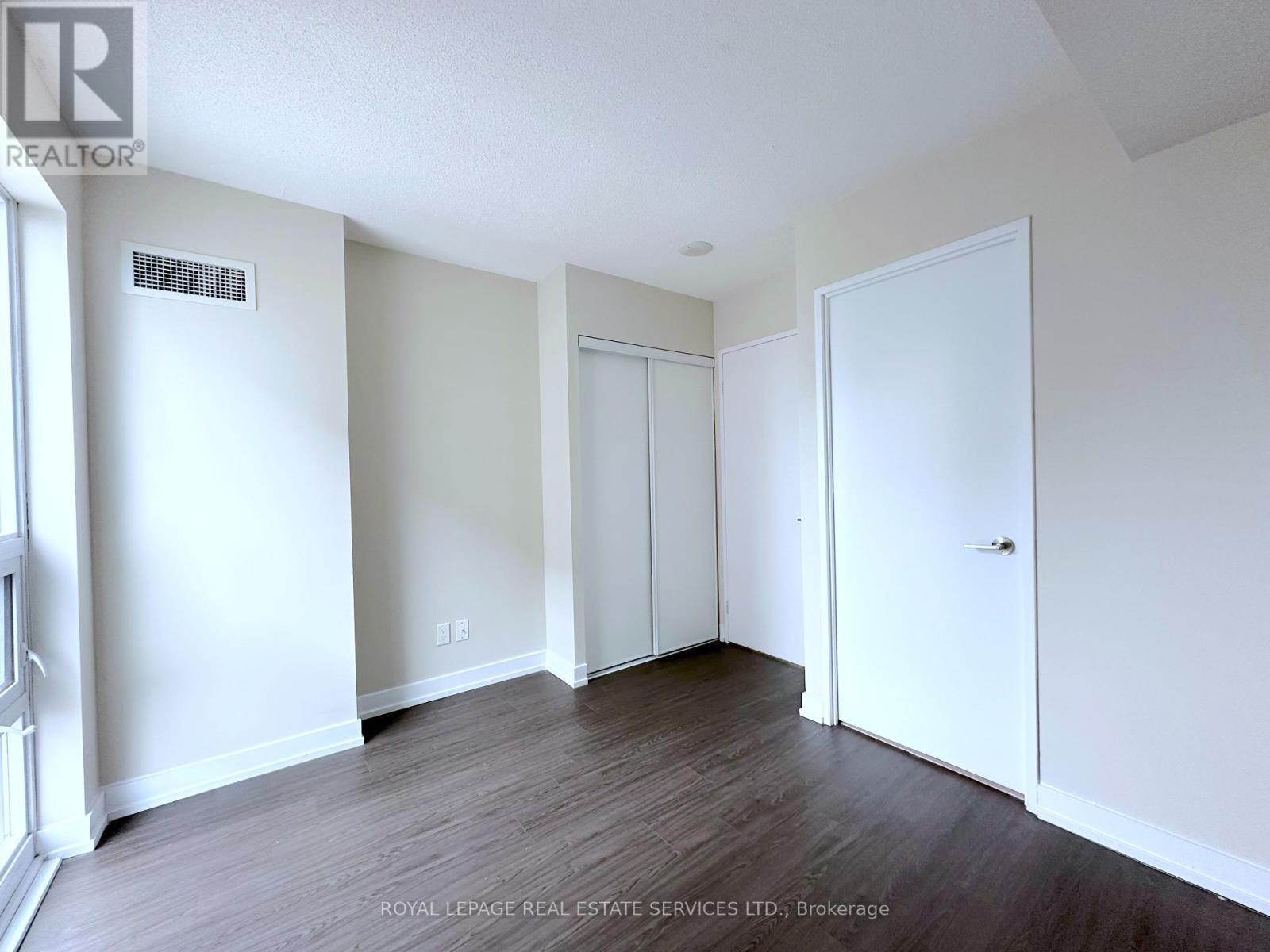 












2402 - 561 SHERBOURNE STREET

,
Toronto,




Ontario
M4X0A1

