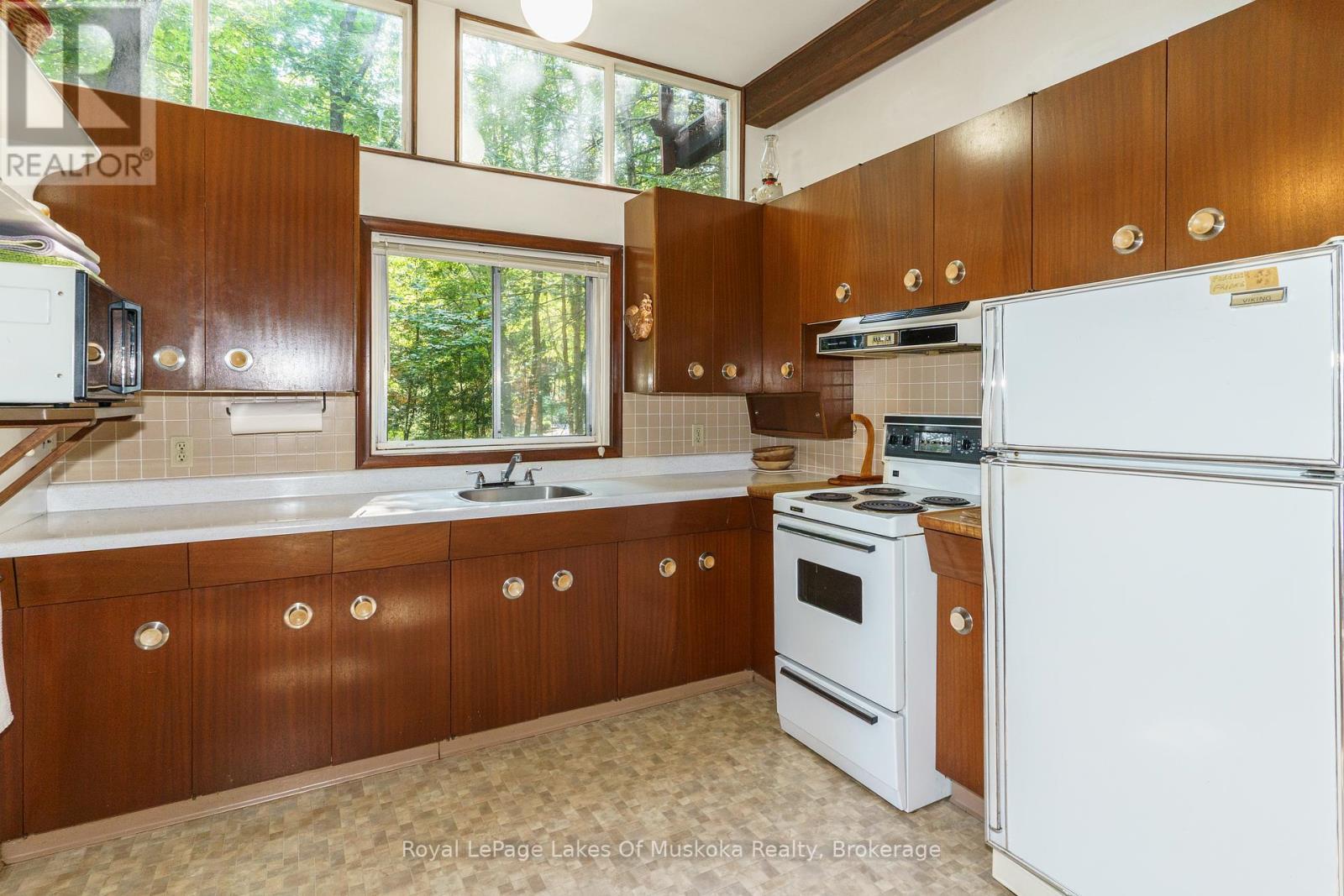 












1363 WEST OXBOW LAKE ROAD

,
Lake of Bays (Finlayson),




Ontario
P1H2J6

