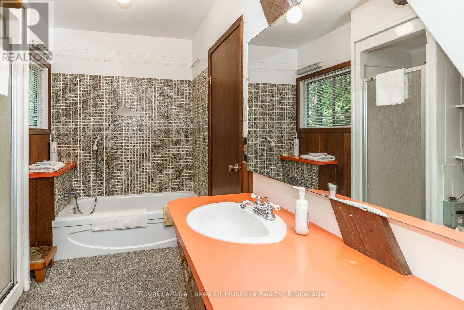 












1363 WEST OXBOW LAKE ROAD

,
Lake of Bays (Finlayson),




Ontario
P1H2J6

