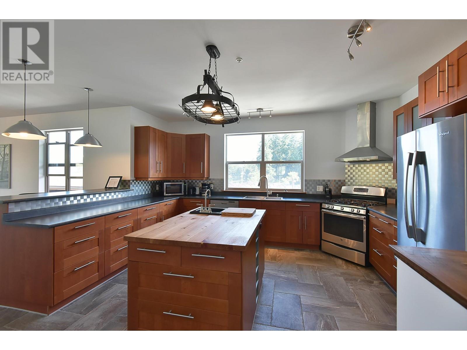 












5533 SECHELT INLET CRESCENT

,
Sechelt,




British Columbia
V7Z0G1

