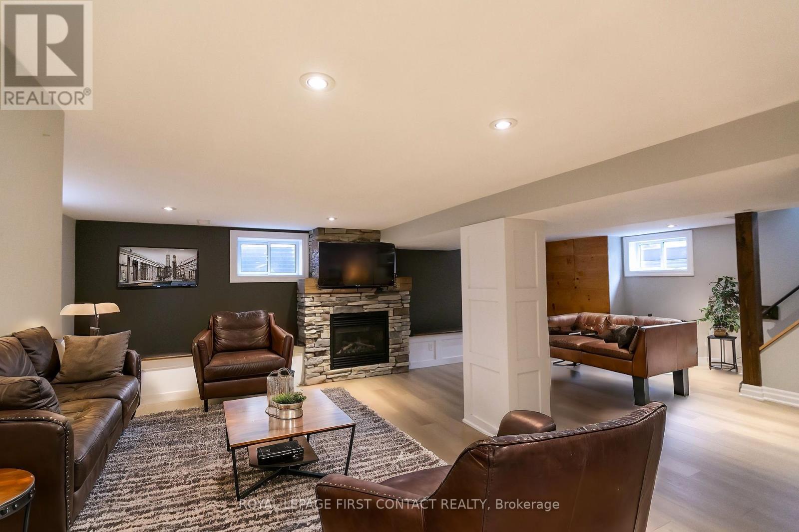 












205 WELLINGTON STREET E

,
Barrie,




Ontario
L4M2C9

