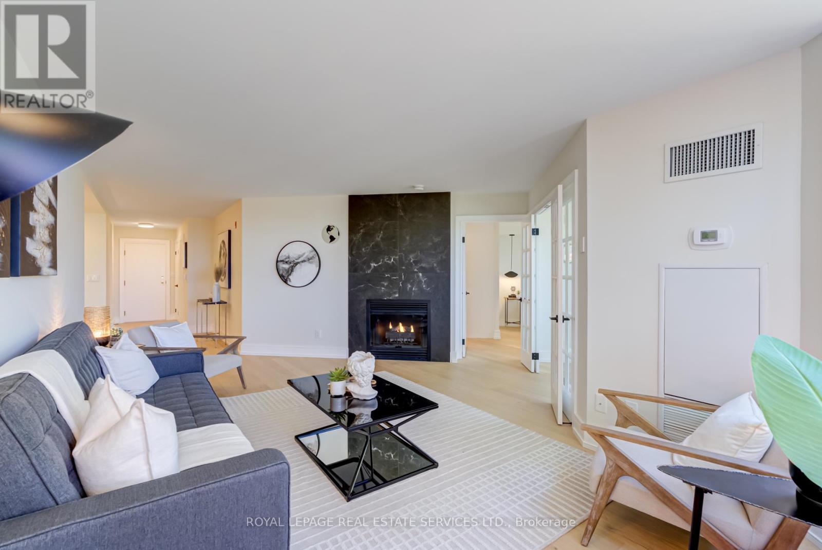 












203 - 1 RIPLEY AVENUE

,
Toronto,




Ontario
M6S4Z6

