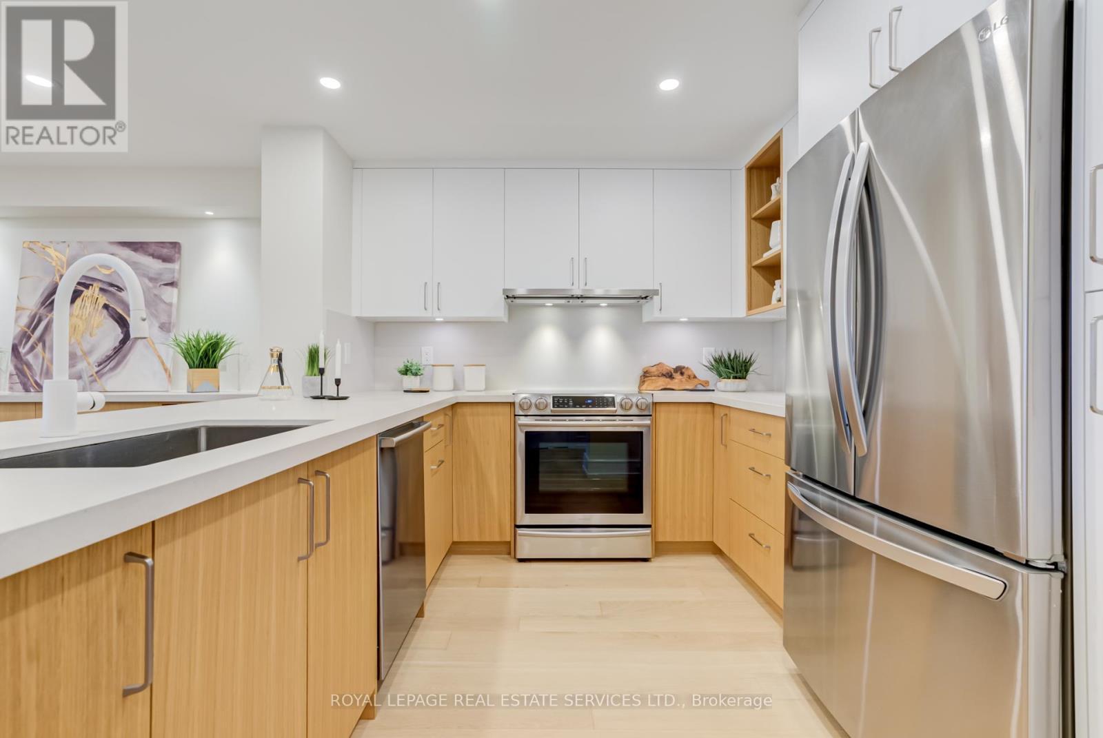 












203 - 1 RIPLEY AVENUE

,
Toronto,




Ontario
M6S4Z6

