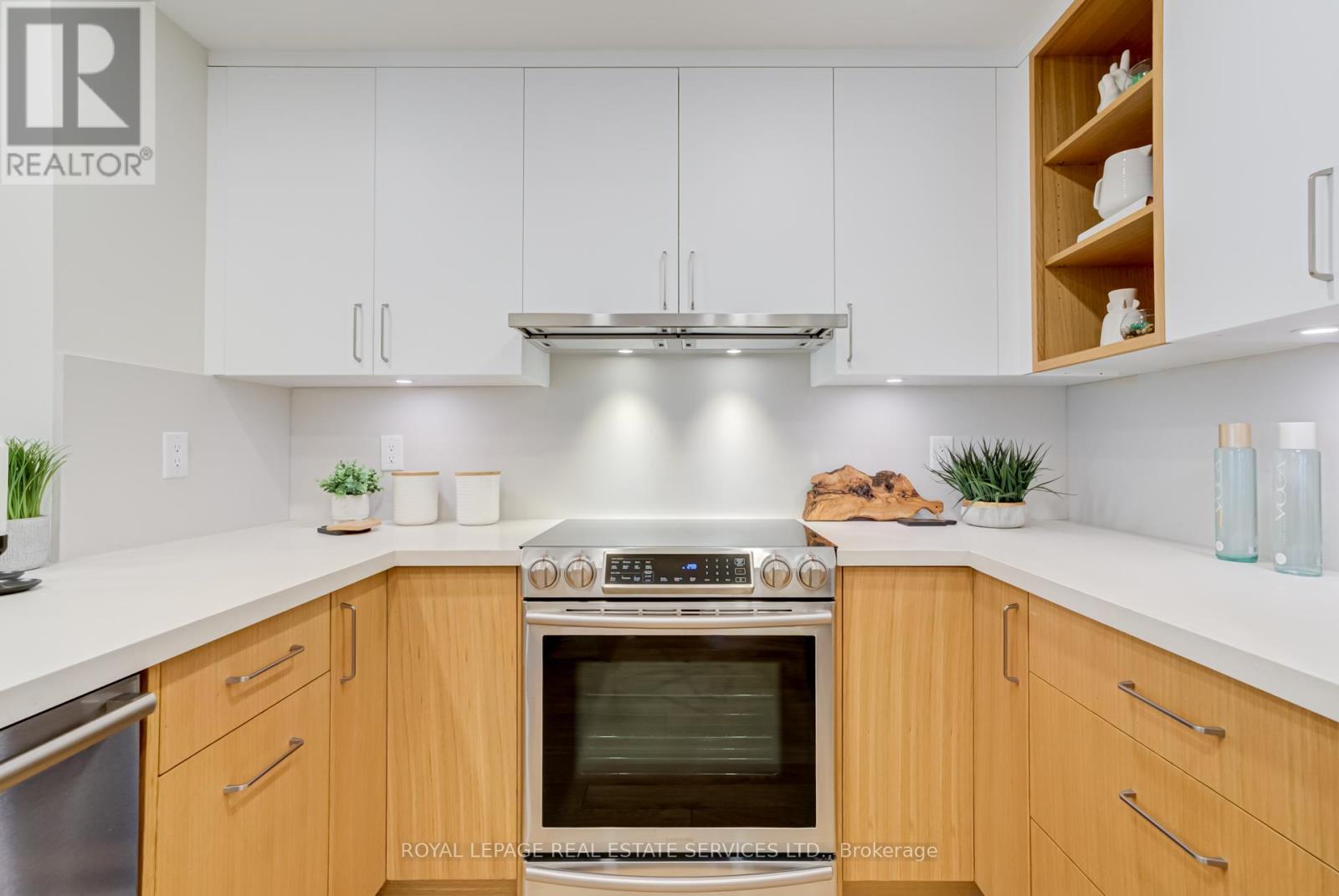 












203 - 1 RIPLEY AVENUE

,
Toronto,




Ontario
M6S4Z6

