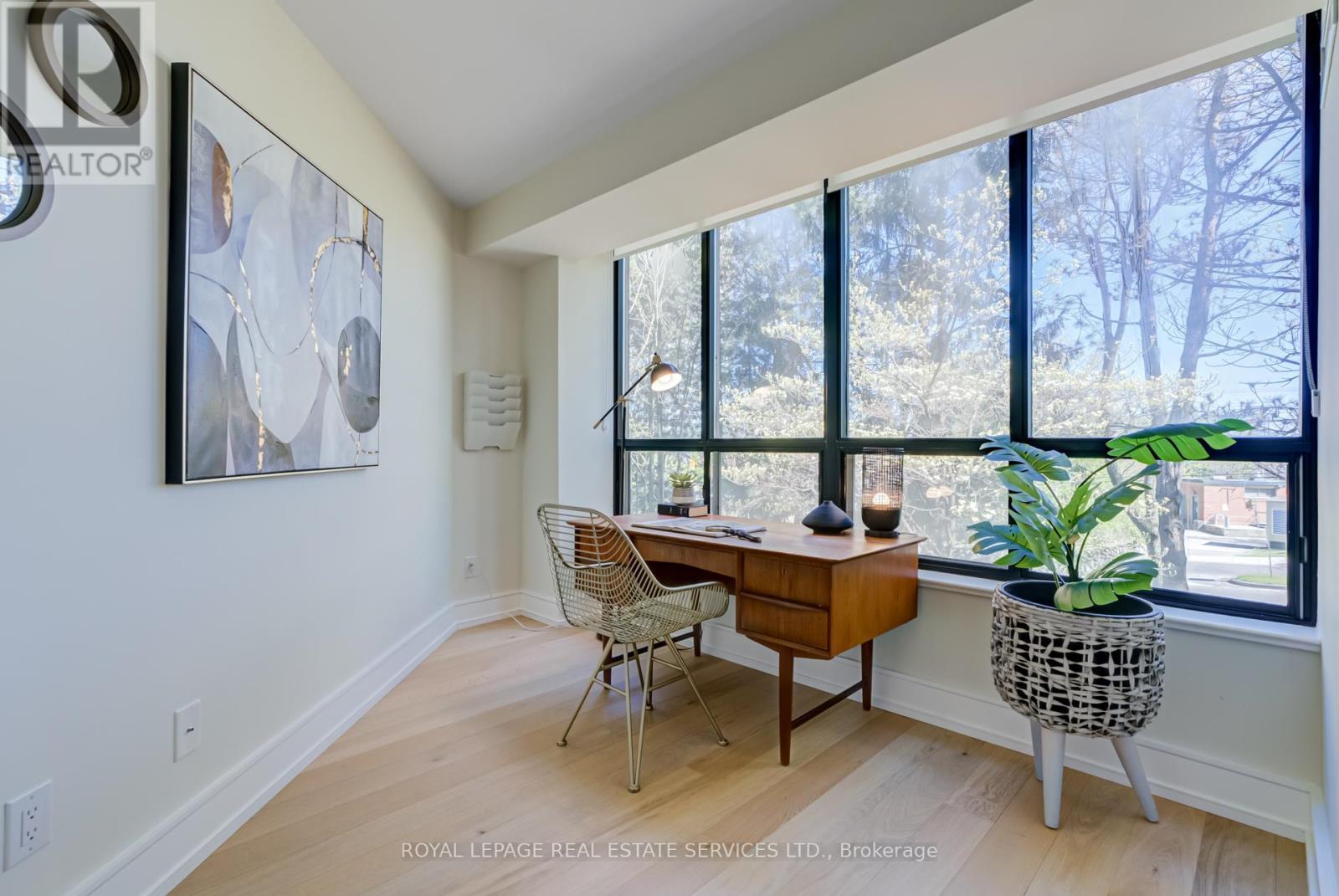 












203 - 1 RIPLEY AVENUE

,
Toronto,




Ontario
M6S4Z6

