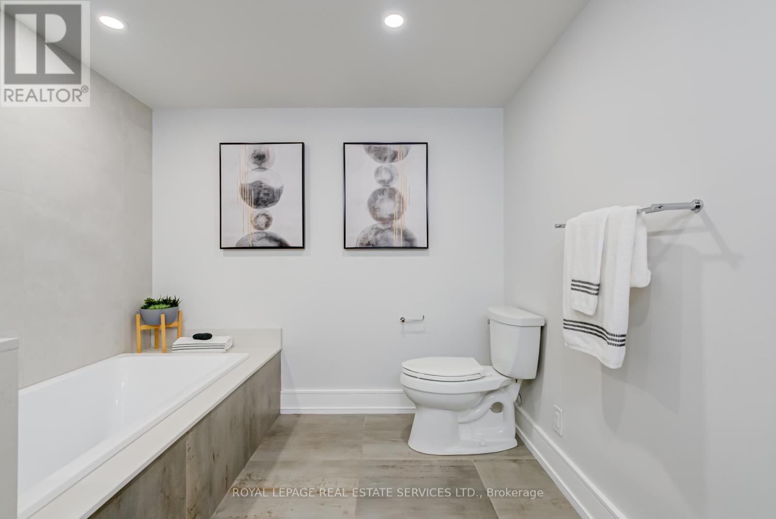 












203 - 1 RIPLEY AVENUE

,
Toronto,




Ontario
M6S4Z6

