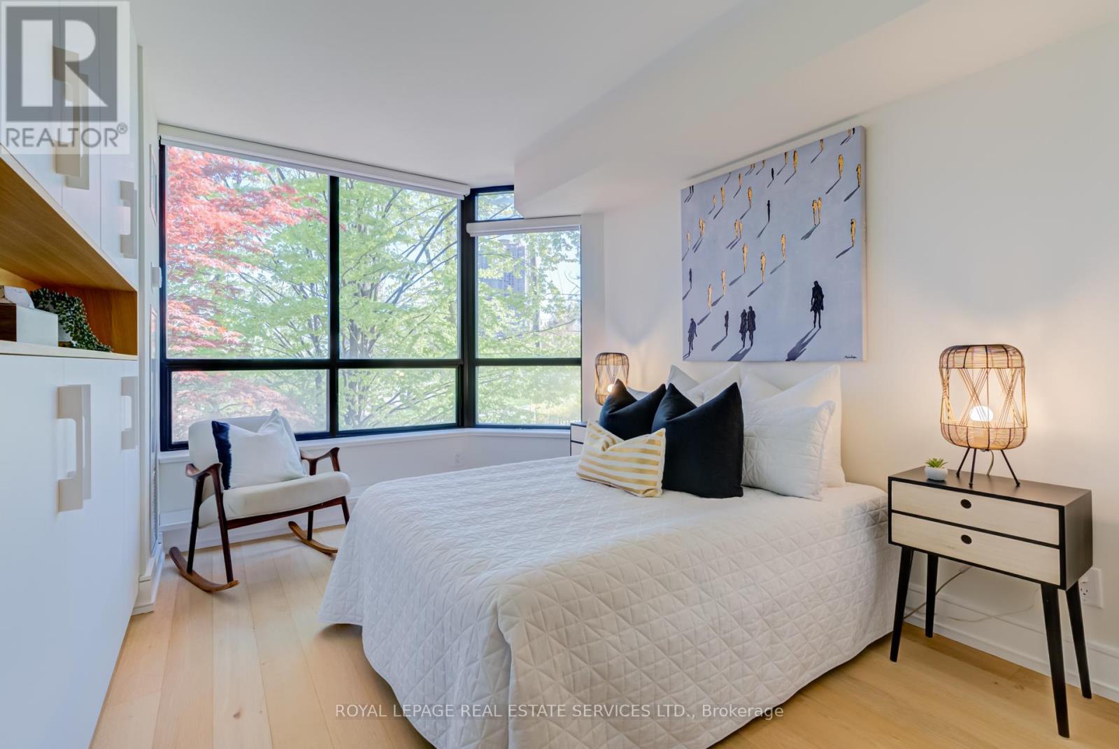 












203 - 1 RIPLEY AVENUE

,
Toronto,




Ontario
M6S4Z6

