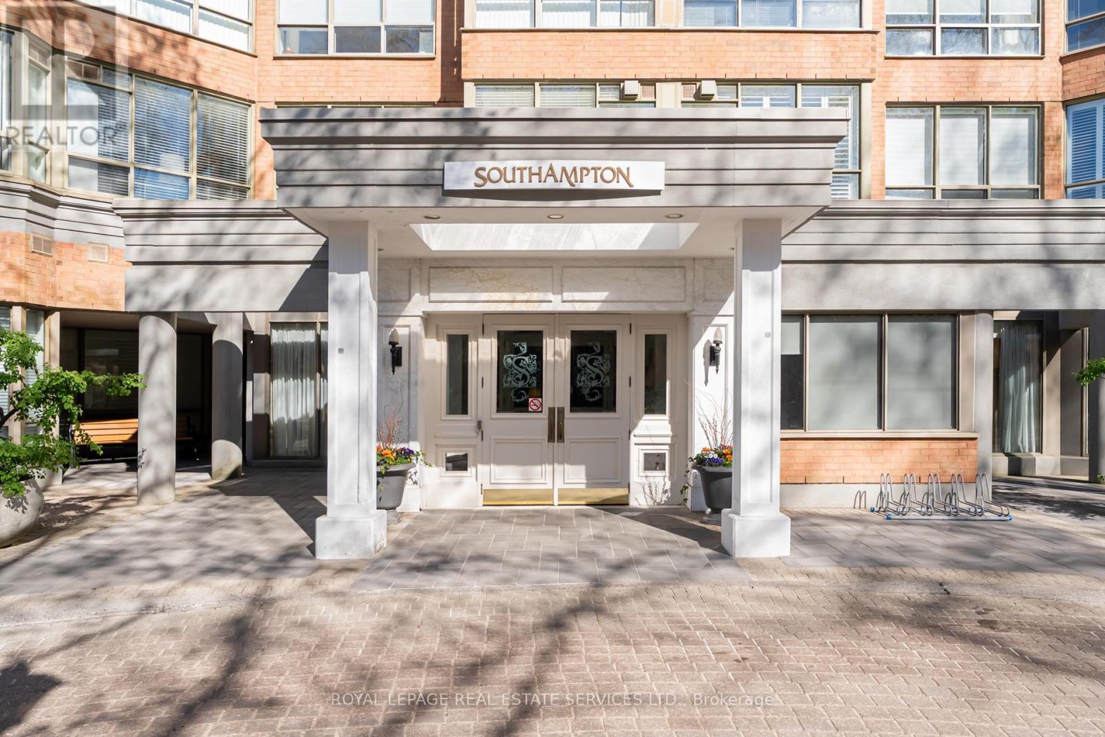 












203 - 1 RIPLEY AVENUE

,
Toronto,




Ontario
M6S4Z6

