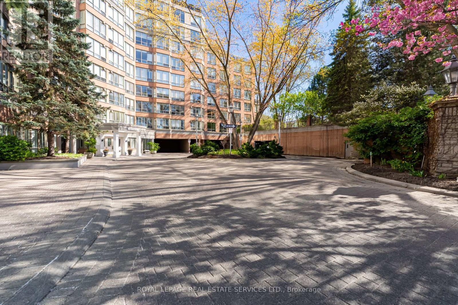 












203 - 1 RIPLEY AVENUE

,
Toronto,




Ontario
M6S4Z6

