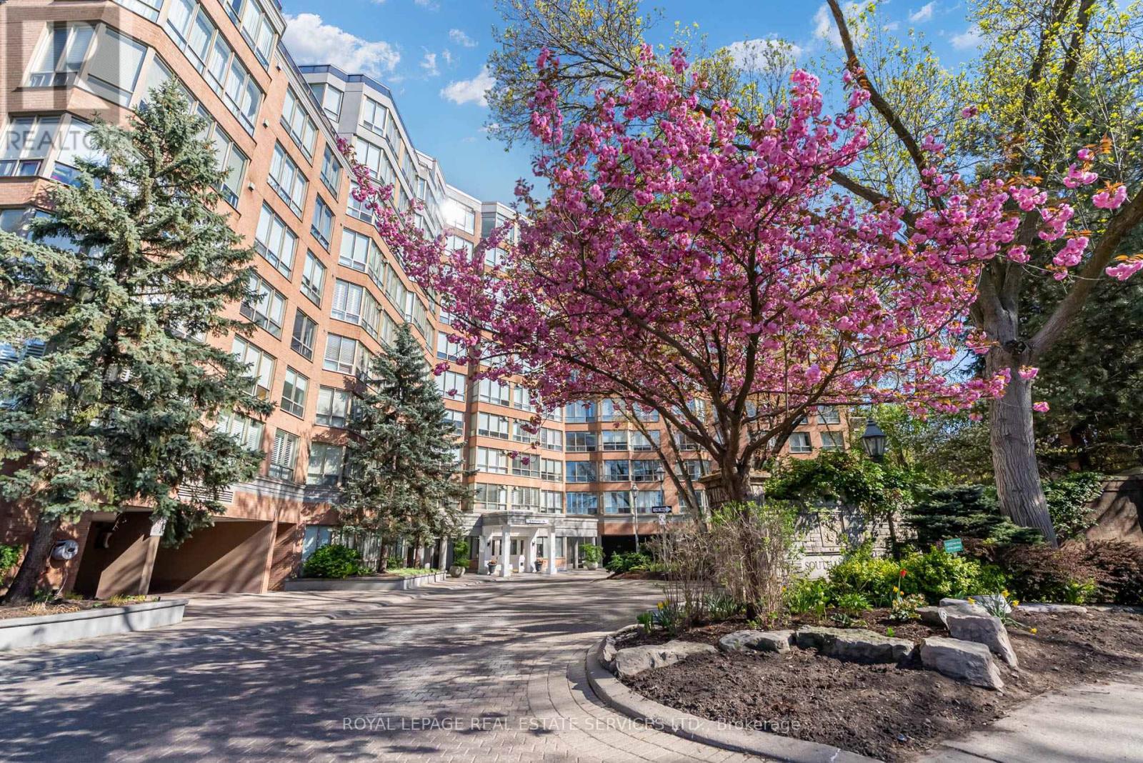 












203 - 1 RIPLEY AVENUE

,
Toronto,




Ontario
M6S4Z6

